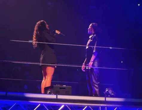 Kalipsxau et Meryl sur la scène de l’Accor Arena, capture vidéo Decide Magazine.
