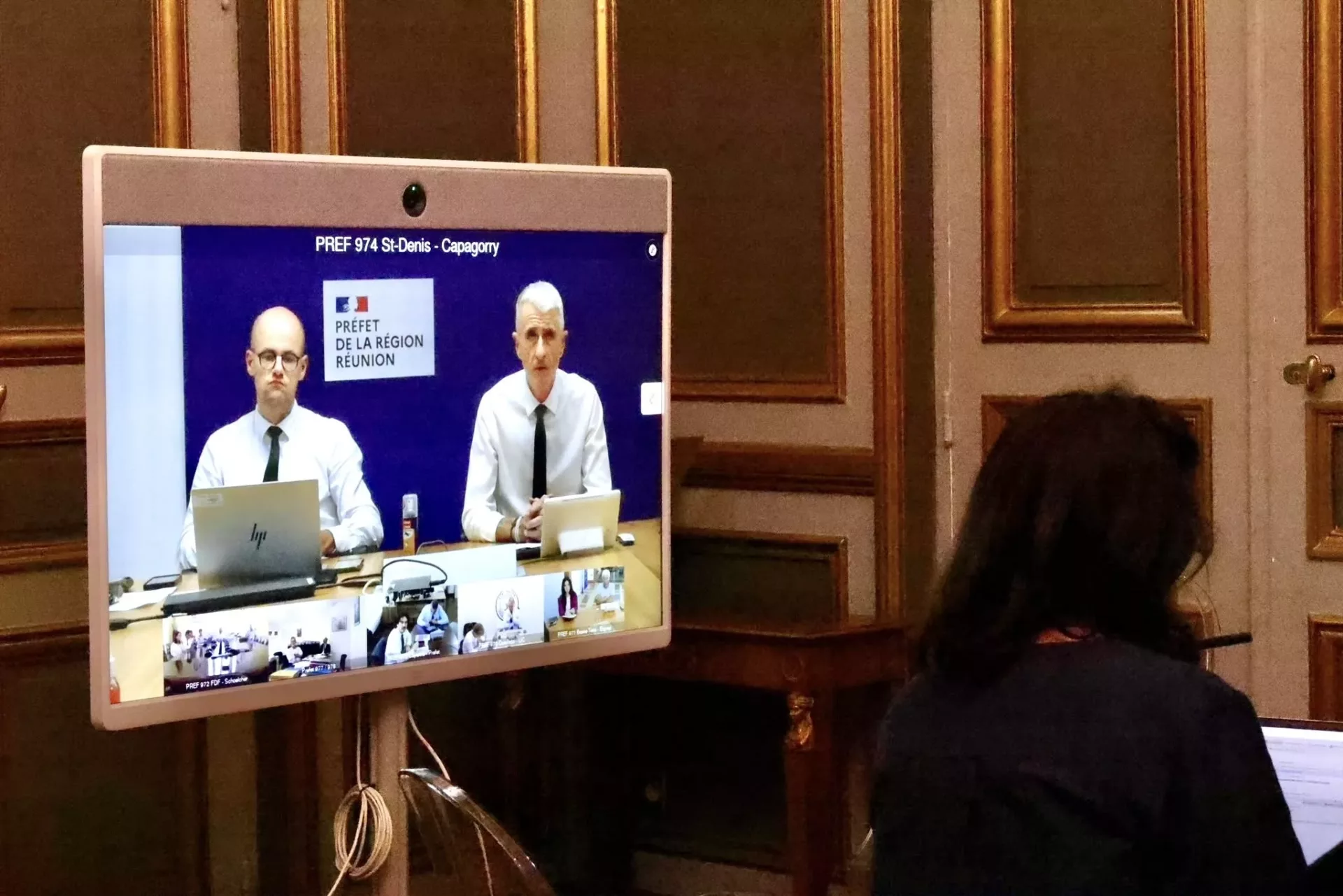 La préfecture de La Réunion à l’écran pendant la visioconférence de Naïma Moutchou avec les préfets des Outre-mer.